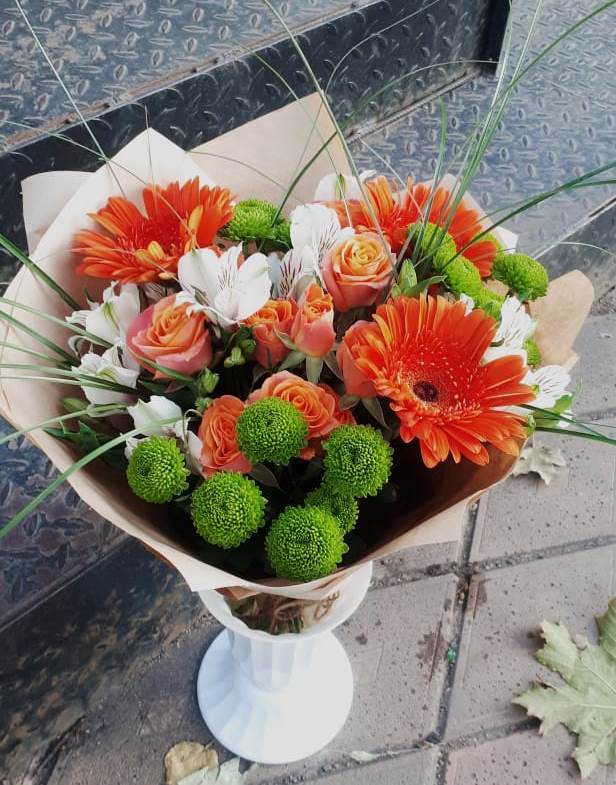 Букет цветов из: Герберы, Хризантемы, Альстромерии и Розы в Уке
