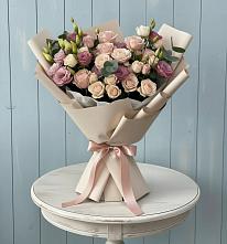 Букет цветов из:  Розы и Лизиантусы в Уке