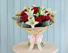 Букет цветов из:  Лилии и Розы в Уке