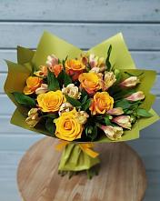 Букет цветов из:  Альстромерии и Розы в Уке