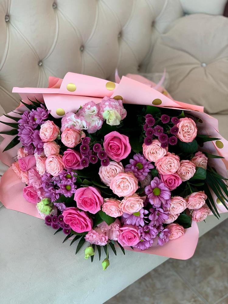 Букет цветов из: Хризантемы, Розы и Лизиантусы в Уке