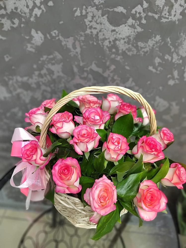 Цветочная композиция из Розы в корзине в Уке