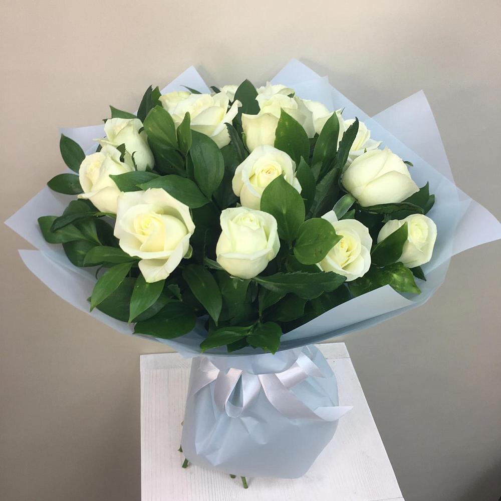 Букет 15 Белых роз Проуд в Уке