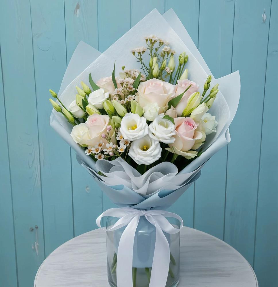 Букет цветов из: Розы и Лизиантусы в Уке