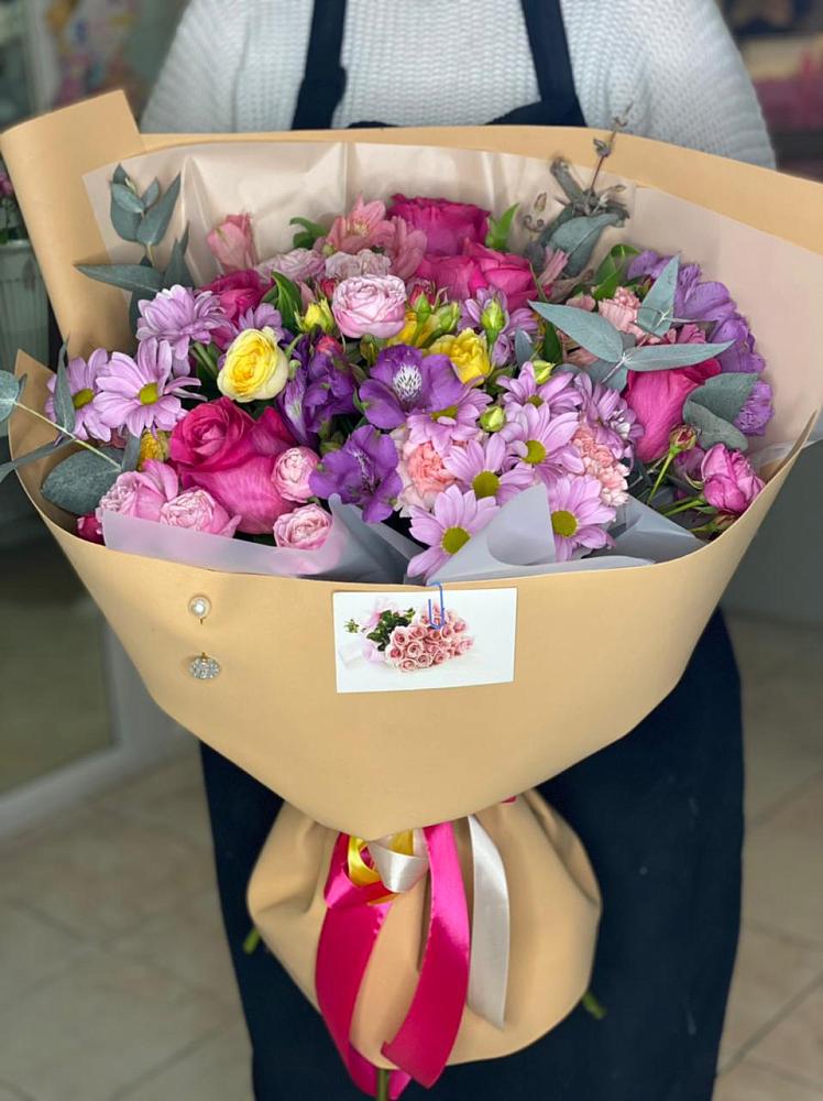 Букет цветов из: Хризантемы, Гвоздики и Альстромерии в Уке