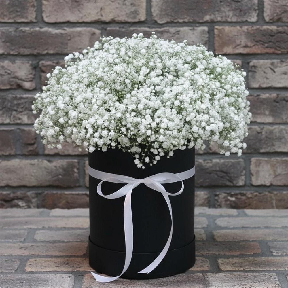 Цветочная композиция из Гипсофила в шляпной коробке в Уке