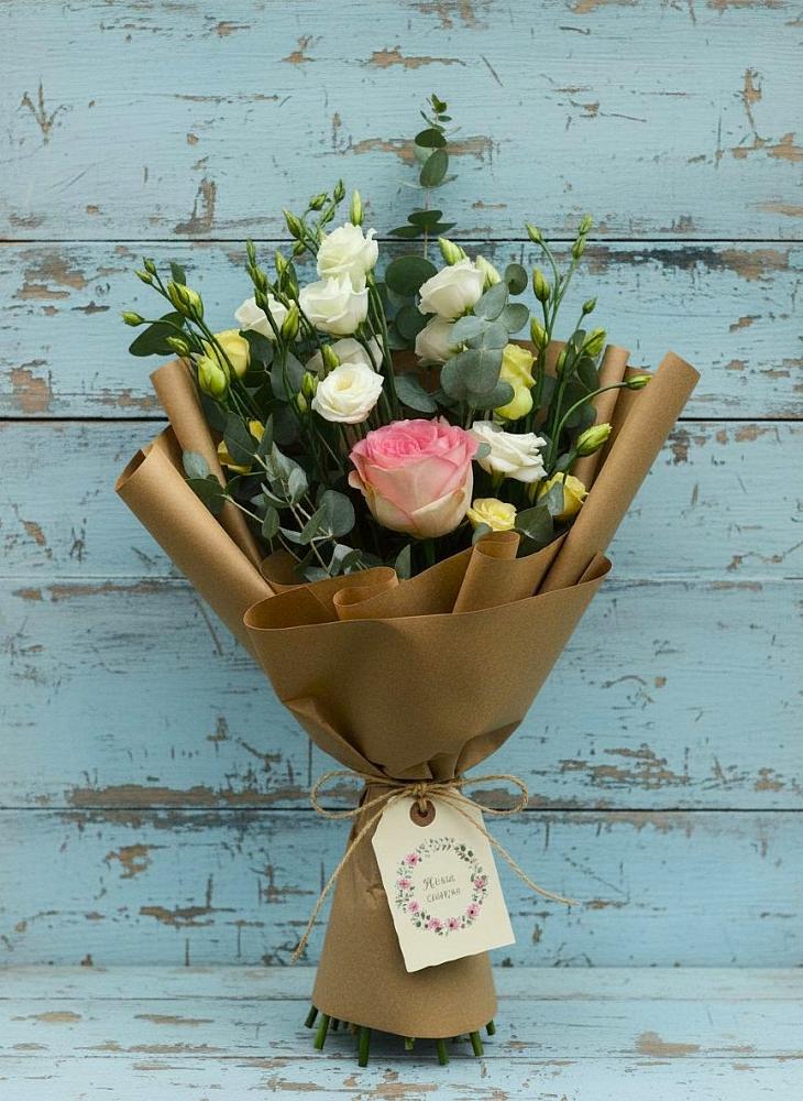 Букет цветов из: Розы и Лизиантусы в Уке