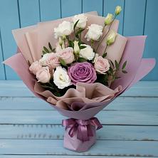 Букет цветов из:  Розы и Лизиантусы в Уке