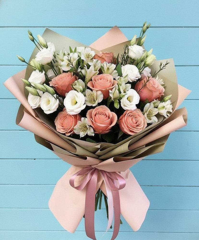 Букет цветов из: Розы, Альстромерии и Лизиантусы в Уке