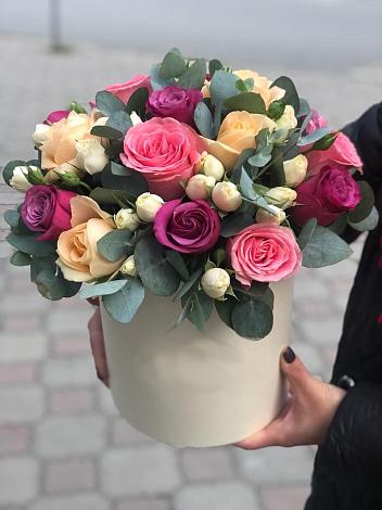 Цветочная композиция из Розы в шляпной коробке в Уке