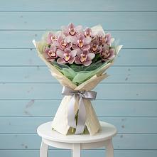 Букет цветов из:  Орхидеи и Розы в Уке