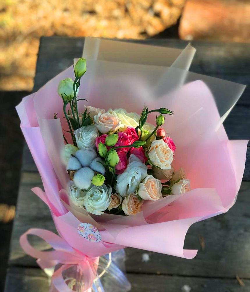 Букет цветов из: Розы и Лизиантусы в Уке