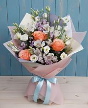 Букет цветов из:  Лизиантусы, Розы, Альстромерии и Гипсофила в Уке