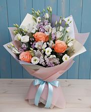 Букет цветов из:  Лизиантусы, Розы, Альстромерии и Гипсофила в Уке