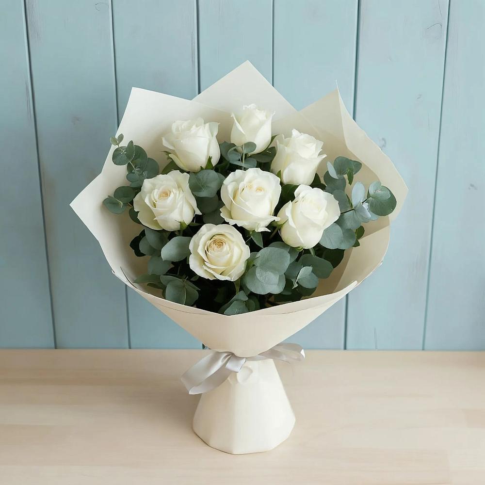 Букет Белые розы в Эвкалипте в Уке