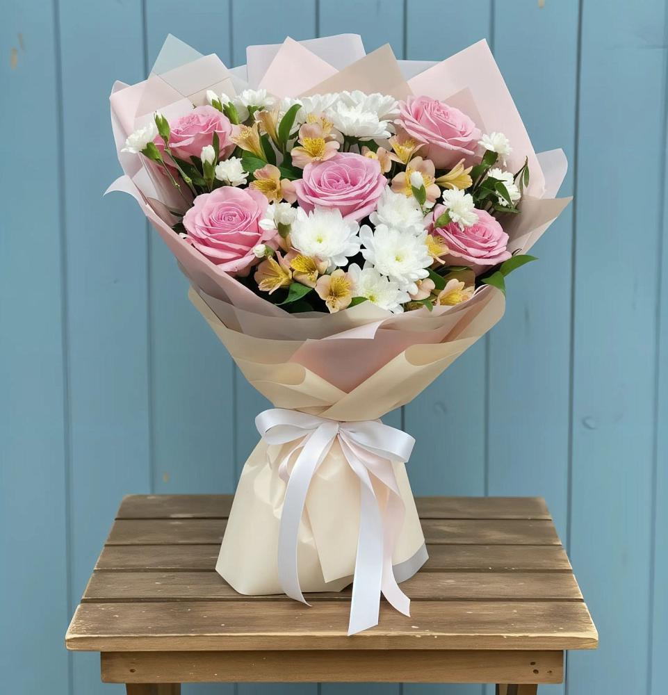 Букет цветов из: Гвоздики, Орхидеи и Розы в Уке