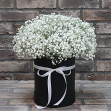 Цветочная композиция из Гипсофила в шляпной коробке в Уке