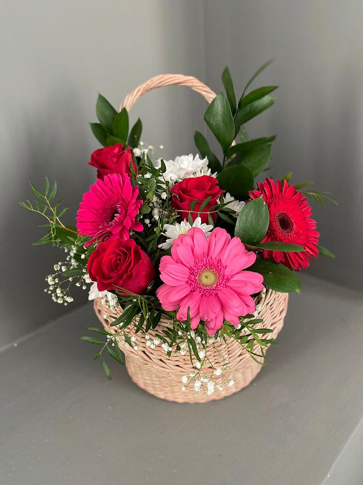 Цветочная композиция из Розы, Хризантемы и Герберы в корзине в Уке