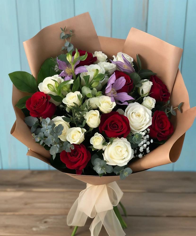 Букет цветов из: Розы и Альстромерии в Уке