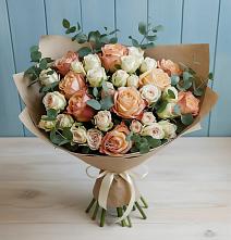 Букет цветов из:  Альстромерии и Розы в Уке