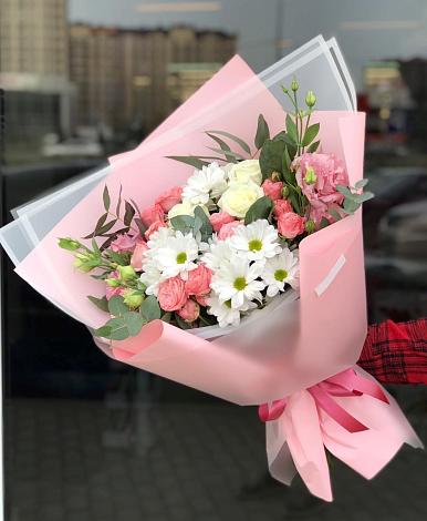 Букет цветов из: Розы, Лизиантусы и Хризантемы в Уке