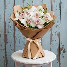 Букет цветов из:  Орхидеи и Розы в Уке