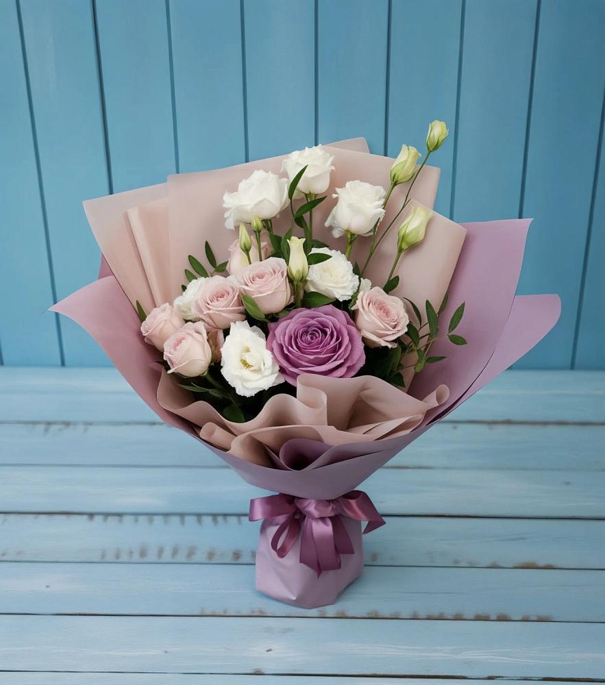 Букет цветов из: Розы и Лизиантусы в Уке